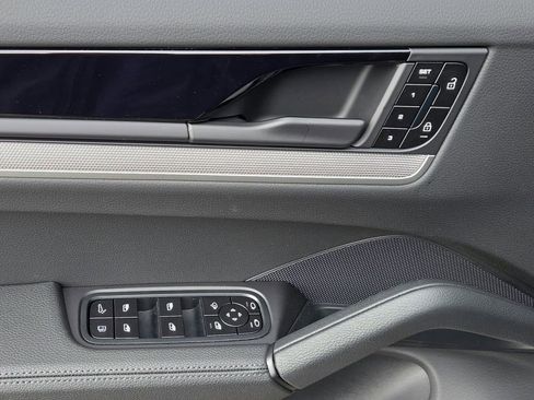 New 2026 Porsche Cayenne S image 7