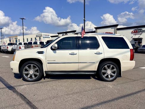 Used 2014 Cadillac Escalade Luxury AWD/4WD image 3