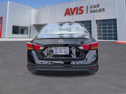 Used 2025 Nissan Altima 2.5 SV FWD image 9