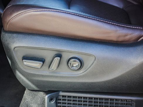 Used 2021 Toyota Sienna Platinum image 22