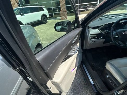 Used 2021 Cadillac XT4 Premium Luxury FWD image 4