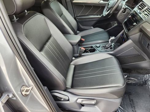 Certified 2022 Volkswagen Tiguan SE R-Line AWD/4WD image 12