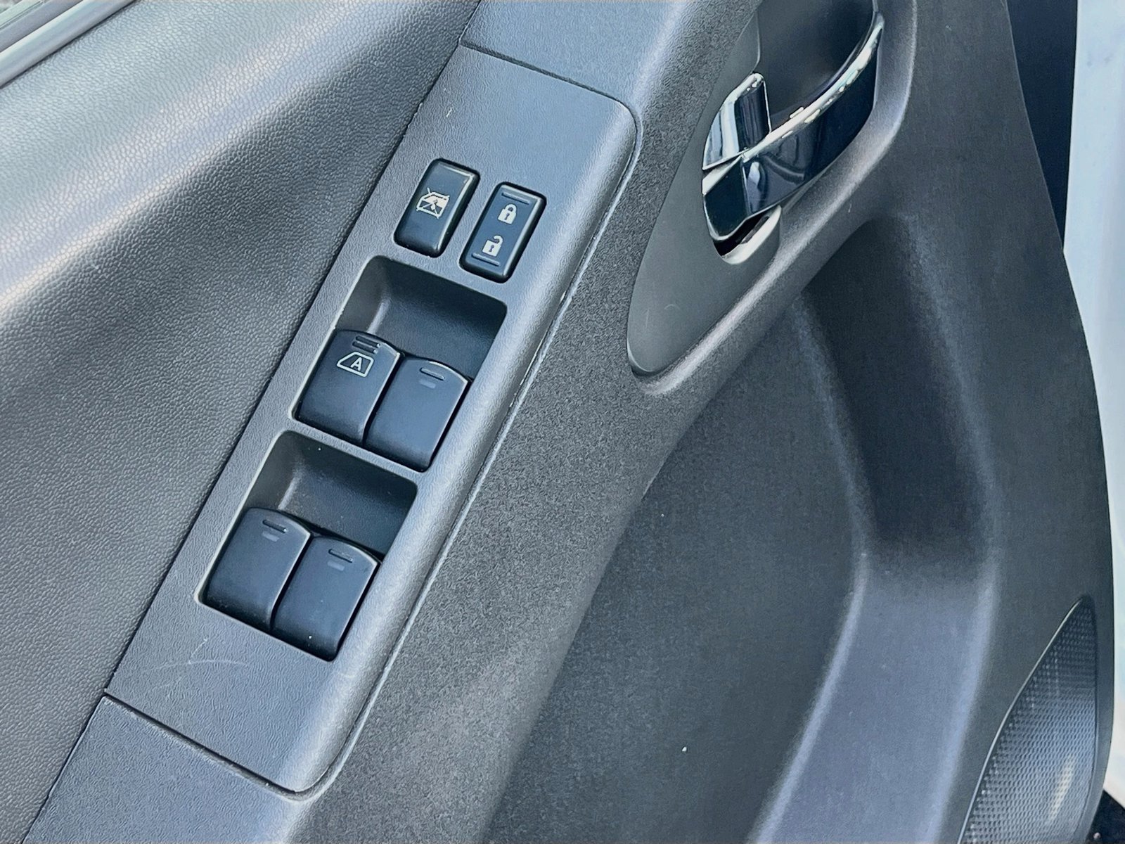 Used 2019 Nissan Frontier PRO-4X AWD/4WD image 18