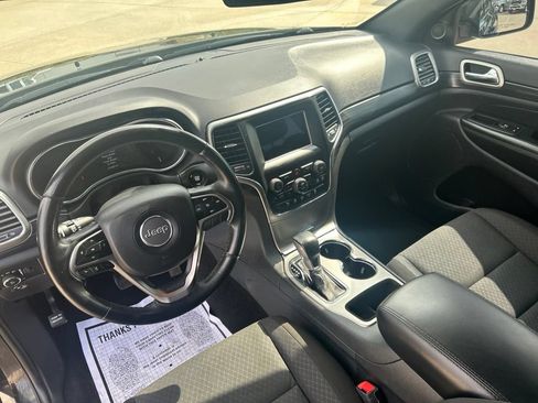 Used 2020 Jeep Grand Cherokee Laredo AWD/4WD image 13