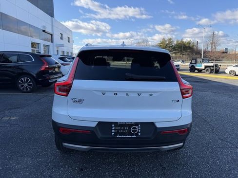 Used 2022 Volvo XC40 T5 Momentum w/ Premium Package image 4