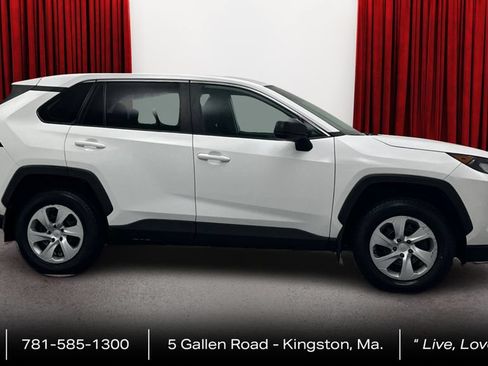 Used 2022 Toyota RAV4 LE AWD/4WD image 4