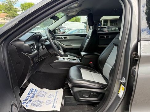 Used 2023 Ford Explorer XLT w/ Equipment Group 202A AWD/4WD image 19