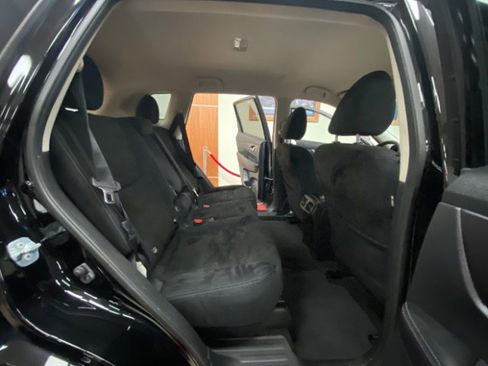 Used 2016 Nissan Rogue SV w/ SV Premium Package image 12