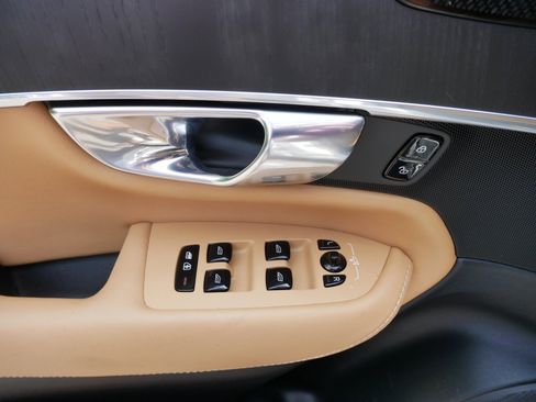 Certified 2025 Volvo XC90 T8 Ultra w/ Protection Package Premier AWD/4WD image 16