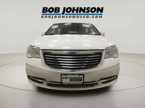 Used 2016 Chrysler Town & Country Touring FWD image 2
