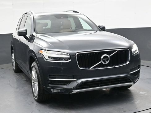 Used 2017 Volvo XC90 T6 Momentum w/ Vision Package image 9