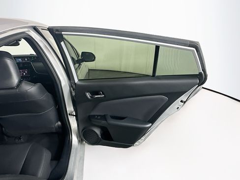Used 2020 Toyota Prius XLE FWD image 28