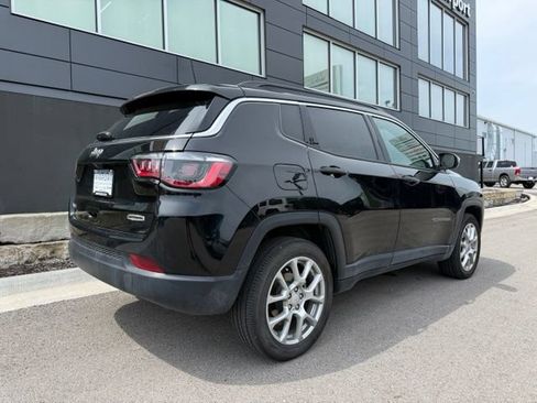Used 2024 Jeep Compass Latitude AWD/4WD image 3