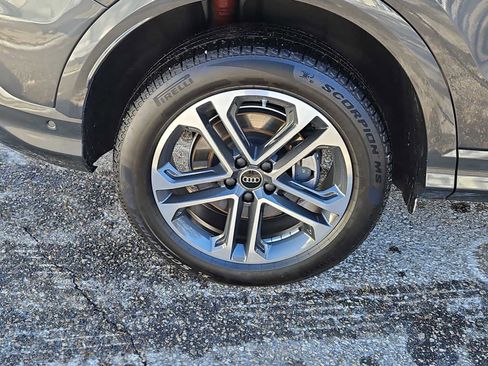 Certified 2025 Audi Q5 Premium w/ Convenience Package image 9