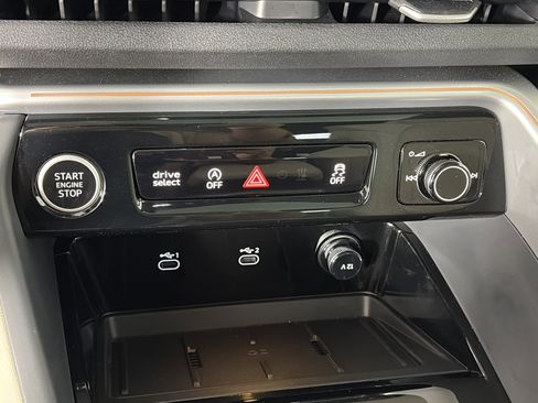 Used 2025 Audi Q5 Premium Plus w/ Premium Plus image 23