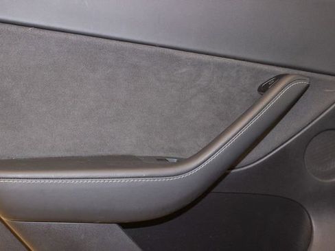 Used 2021 Tesla Model Y Long Range image 17