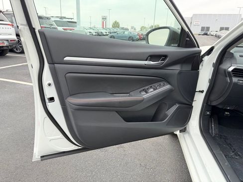 New 2026 Nissan Altima 2.5 SR FWD image 12