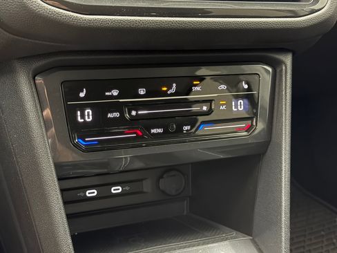 Used 2023 Volkswagen Tiguan SE image 20