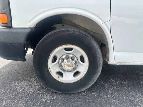 Used 2013 Chevrolet Express 3500 LS image 9