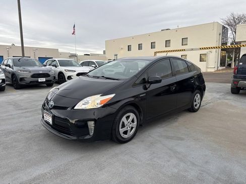 Used 2015 Toyota Prius Two image 2