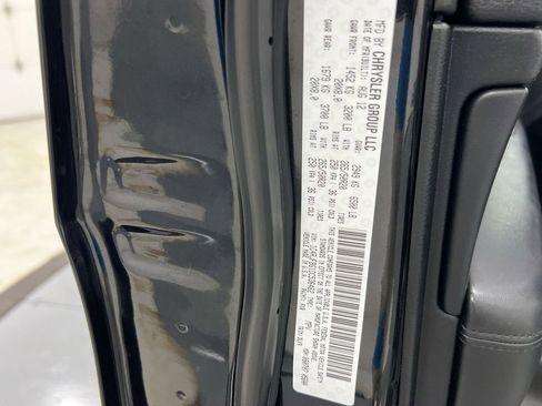 Used 2013 Jeep Grand Cherokee Limited w/ Luxury Group II image 28