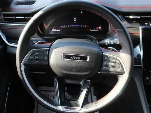 Used 2022 Jeep Grand Cherokee Trailhawk w/ Luxury Tech Group III image 18