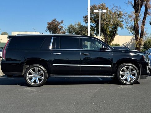Used 2018 Cadillac Escalade ESV Premium Luxury image 4