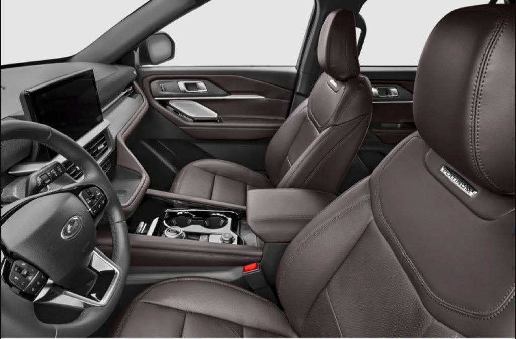 Used 2025 Ford Explorer Platinum AWD/4WD image 5