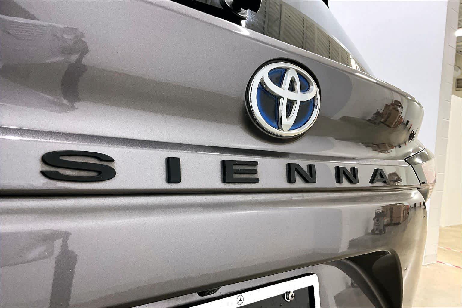 Used 2021 Toyota Sienna LE FWD image 10