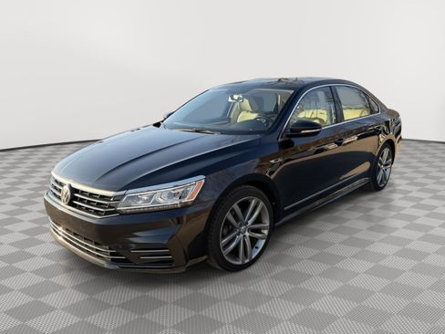 Used 2017 Volkswagen Passat 1.8T R-Line w/ R-Line Lighting Package image 3