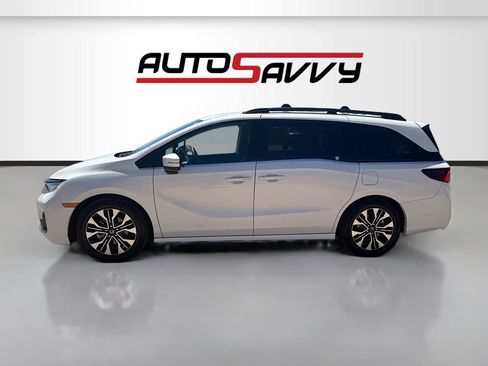 Used 2025 Honda Odyssey Elite image 4
