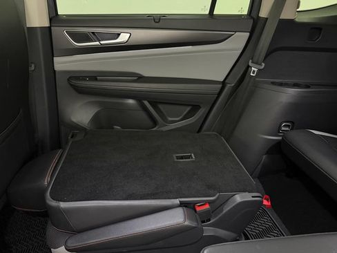 Used 2024 Volkswagen Atlas Peak Edition SE AWD/4WD image 33