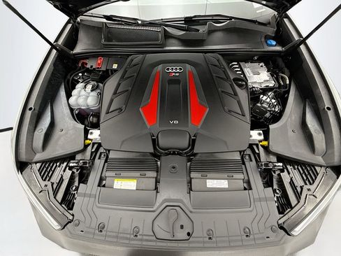 Certified 2025 Audi RS Q8 performance image 28