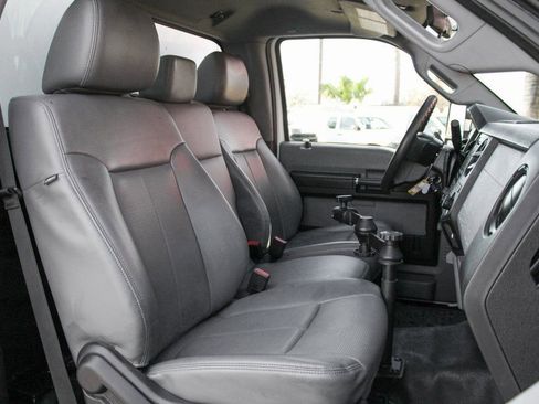 Used 2015 Ford F550 2WD Regular Cab Super Duty image 38