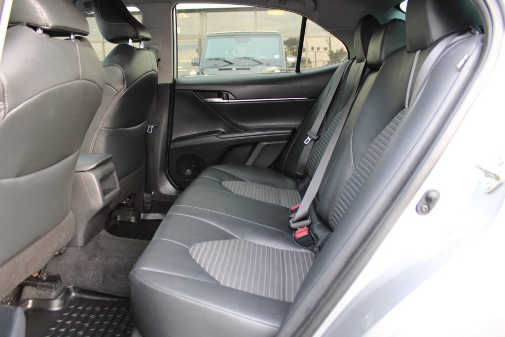 Used 2019 Toyota Camry SE w/ Convenience Package FWD image 10