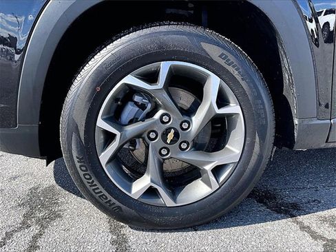 Used 2025 Chevrolet Trax LT w/ LT Convenience Package image 7