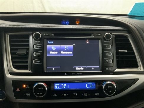 Used 2017 Toyota Highlander XLE image 32