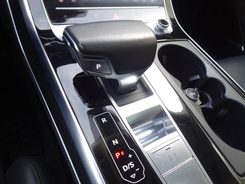 Used 2019 Audi Q8 Prestige w/ Luxury Package image 27