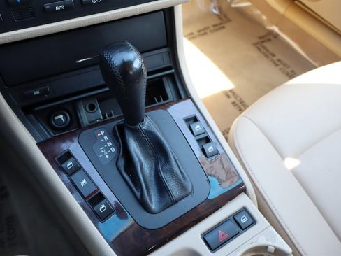 Used 2004 BMW 325i Sedan image 24