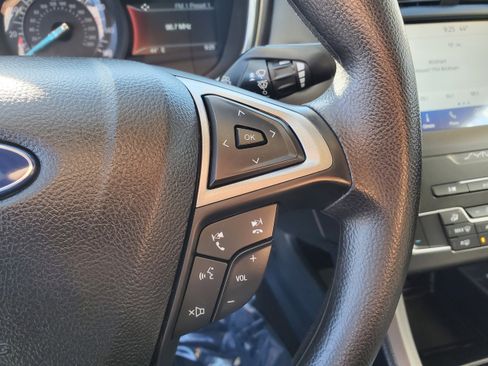 Used 2020 Ford Fusion SE image 19