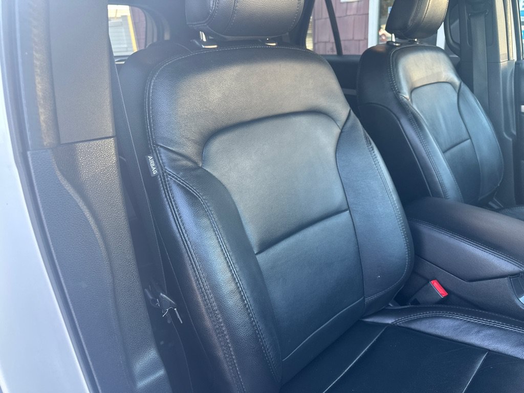 Used 2018 Ford Explorer XLT w/ Equipment Group 202A AWD/4WD image 9