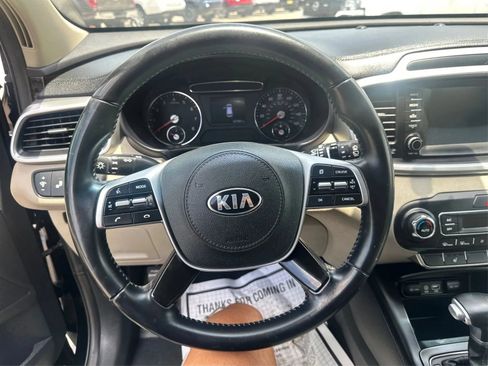 Used 2020 Kia Sorento S FWD image 18