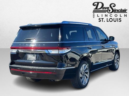 Used 2022 Lincoln Navigator Reserve AWD/4WD image 5
