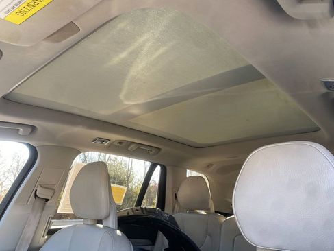 Used 2017 Volvo XC90 T6 Momentum w/ Vision Package image 24