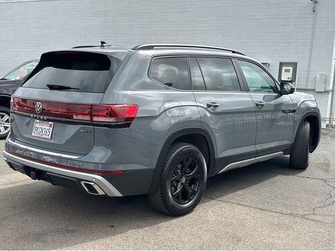 Used 2024 Volkswagen Atlas Peak Edition SE AWD/4WD image 11