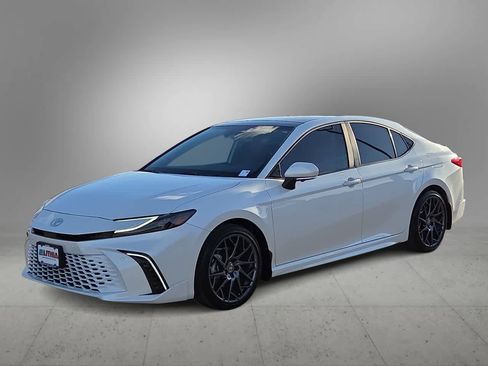 Used 2025 Toyota Camry XSE w/ Premium Plus Package image 1