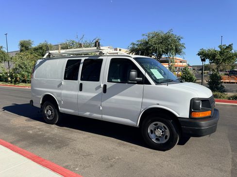 Used 2015 Chevrolet Express 2500 RWD image 11