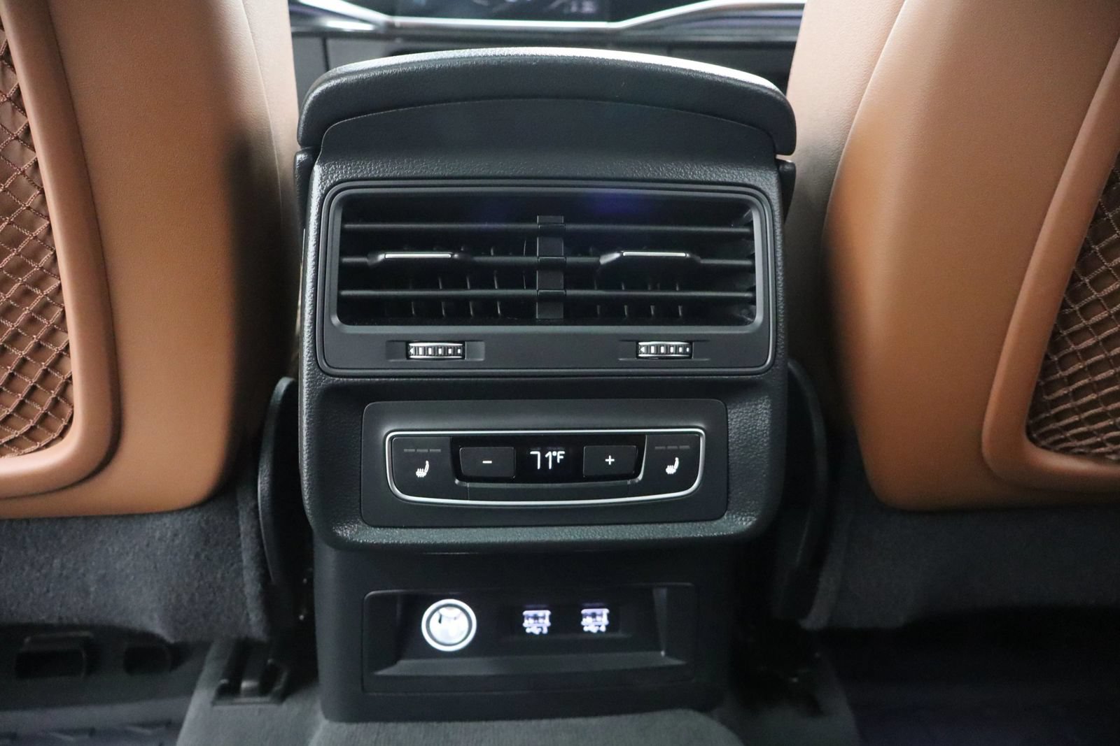 Used 2020 Audi Q7 3.0T Premium w/ Convenience Package AWD/4WD image 24