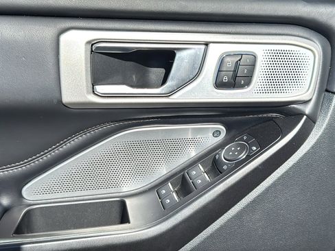 Used 2020 Ford Explorer Platinum w/ Premium Technology Package image 13