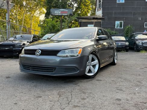 Used 2014 Volkswagen Jetta SE FWD image 3